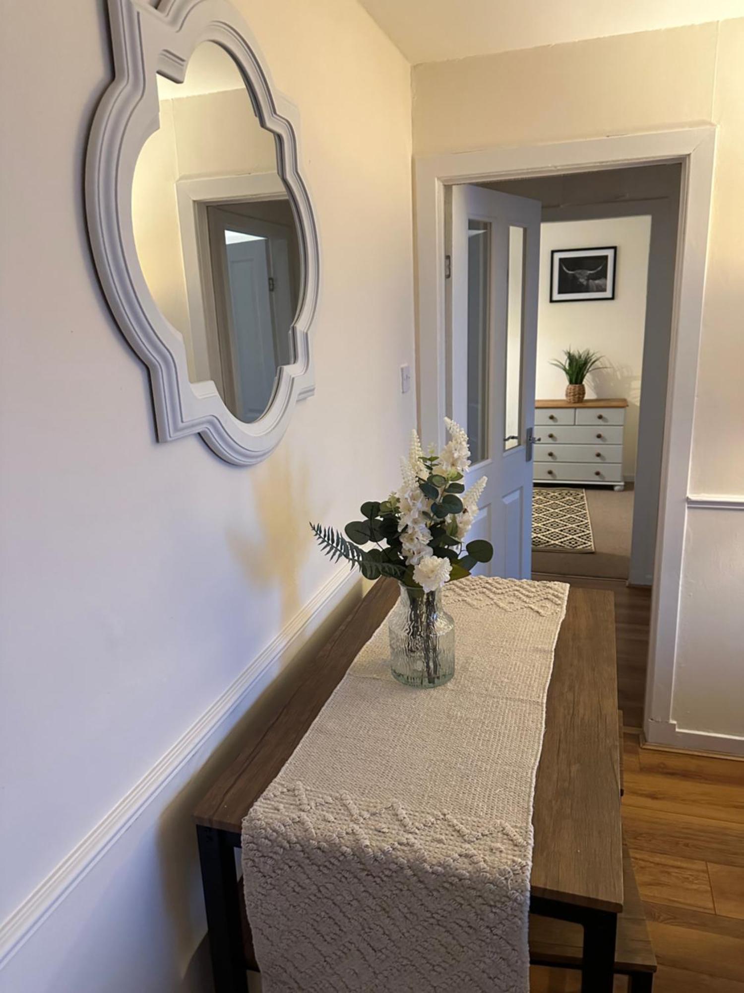 Spacious 3 Bedroom Flat Close To City Center Dalneigh Exterior photo